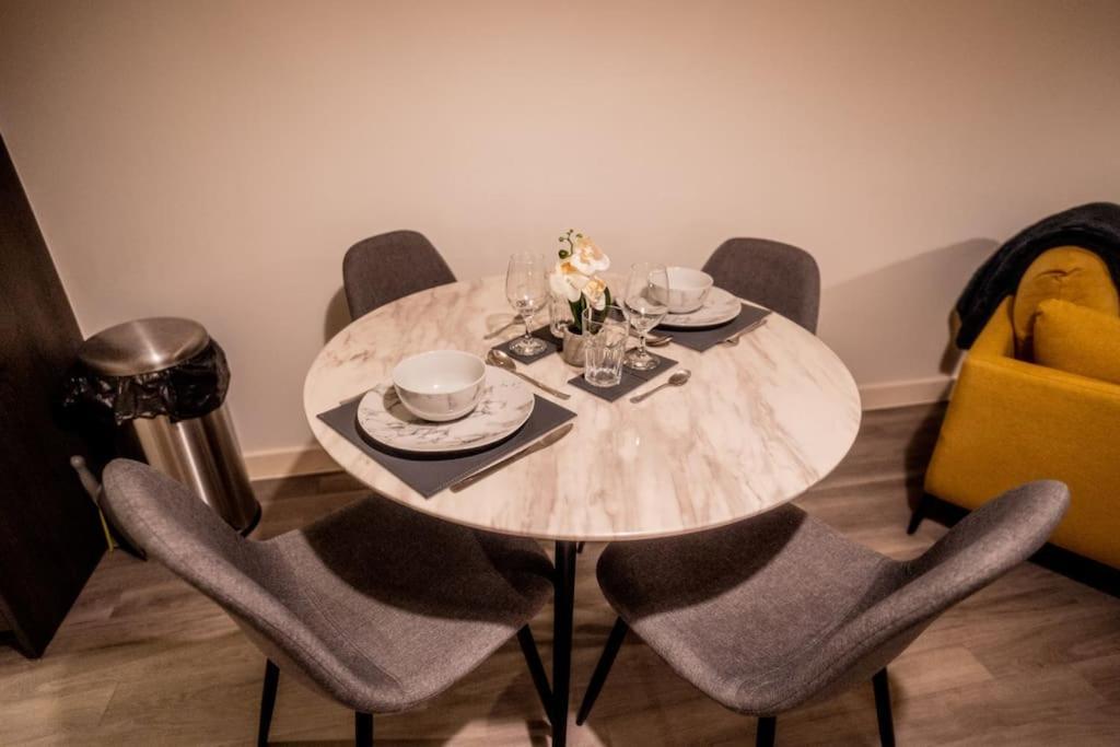 With Balcony & Free Parking - Including Justeat Voucher For 2-night Minimum! Apartamento Manchester