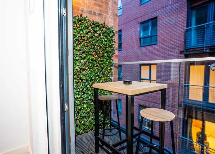 Manchester City Centre Apt With Balcony & Free Parking