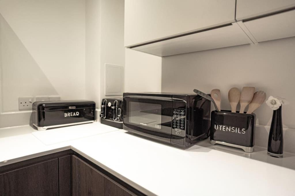 With Balcony & Free Parking - Including Justeat Voucher For 2-night Minimum! Manchester