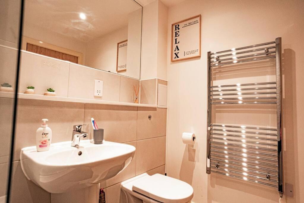 With Balcony & Free Parking - Including Justeat Voucher For 2-night Minimum! Apartment Manchester