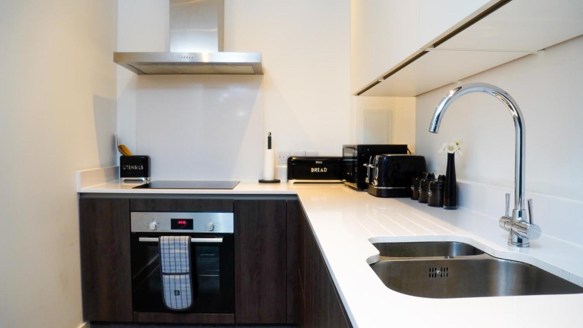 Appartement Centre With Balcony & Free Parking *